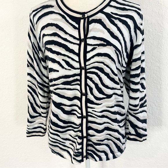 JONES NEW YORK Black White Animal Zebra Print Button Up Cardigan Size Medium - Picture 3 of 10
